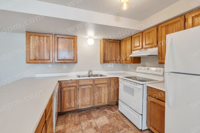 Building Photo - 1670 Hickory Ln