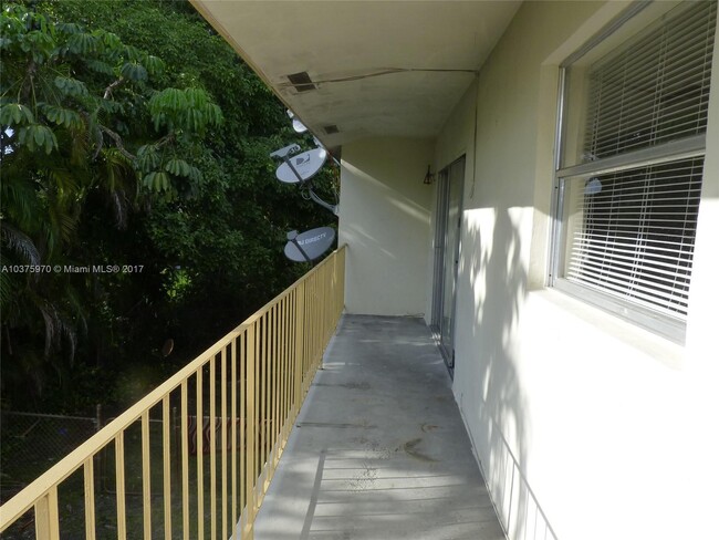 Building Photo - 3100 Coral Springs Dr