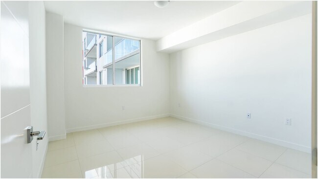 Building Photo - 1 Bed / 2 Bath UNIT 3-218