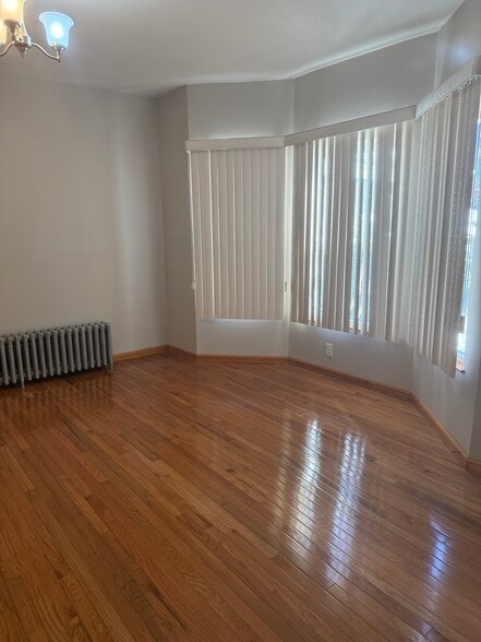 Hard wood Floors - 67 Humboldt St