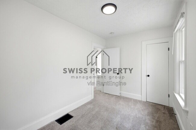 Building Photo - 977 Miller Ave