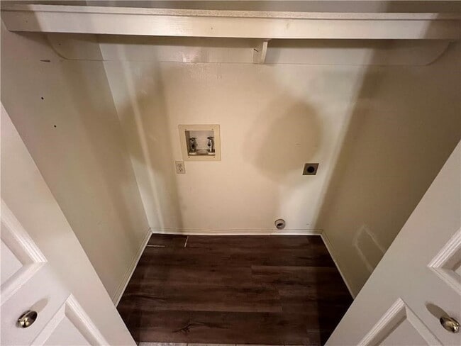 Building Photo - 323 S 11th Pl