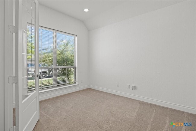 Building Photo - 1921 Creek Ridge St