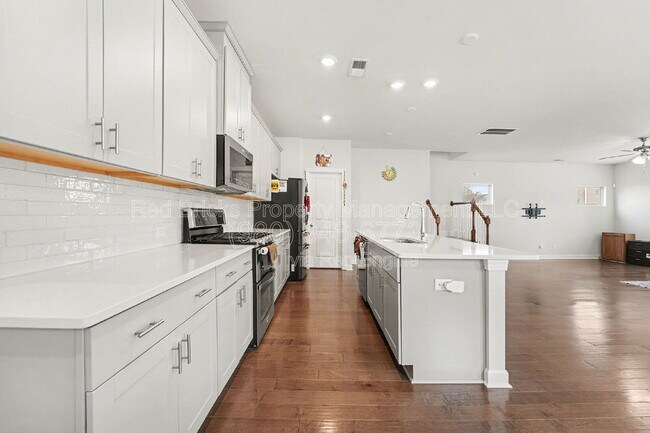 Building Photo - 11948 Red Leaf Dr