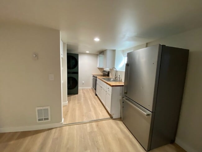 Building Photo - 1151904