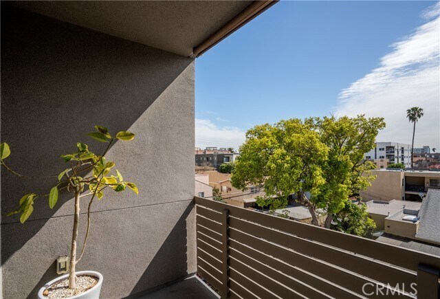 Building Photo - 820 S Wilton Pl