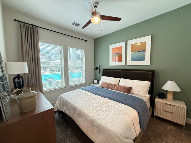 Building Photo - 641 W Crosstimbers St