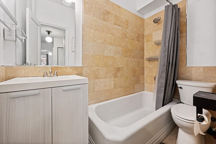 Building Photo - 343 E 51st St