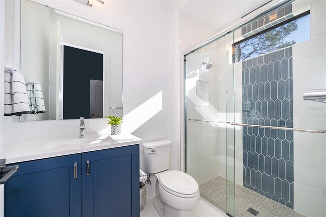 Building Photo - 15210 Pendio Dr