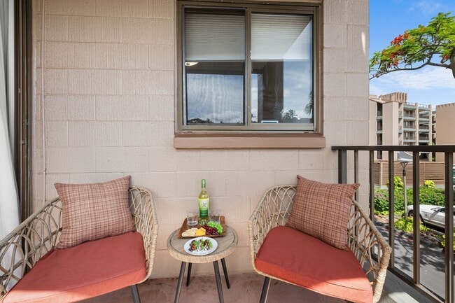 Building Photo - Kahana Manor #318 Furnished One Bedroom One Bath Unit
