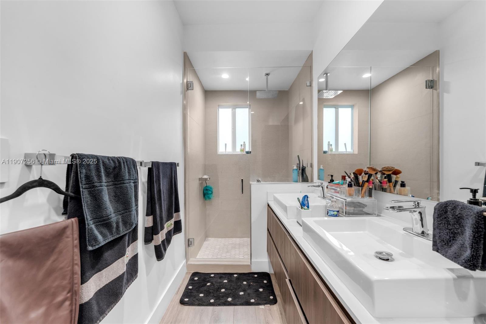 Building Photo - 3048 SW 18th St