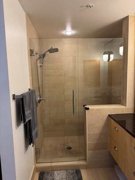 Building Photo - 105 S 9th St