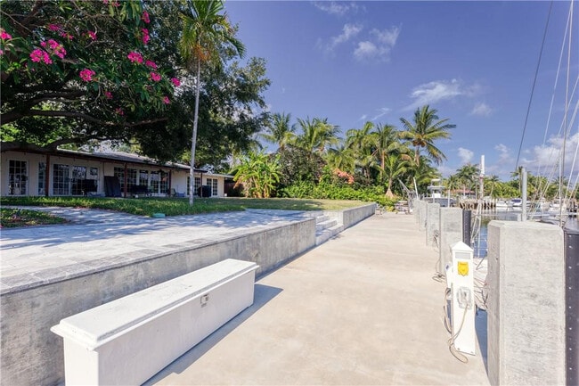 Building Photo - 2680 NE 24th St