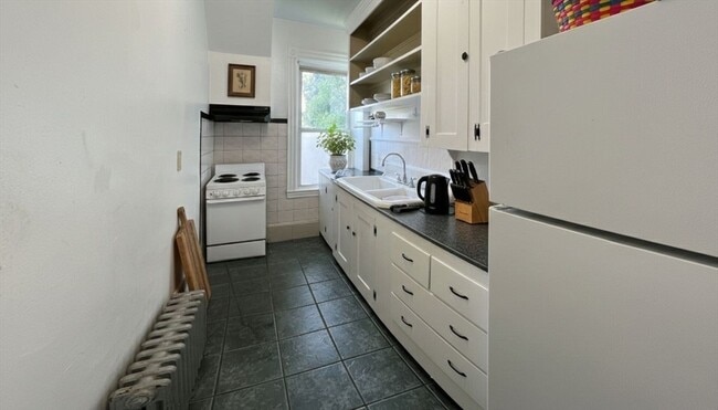 Building Photo - 14 Tappan Ave