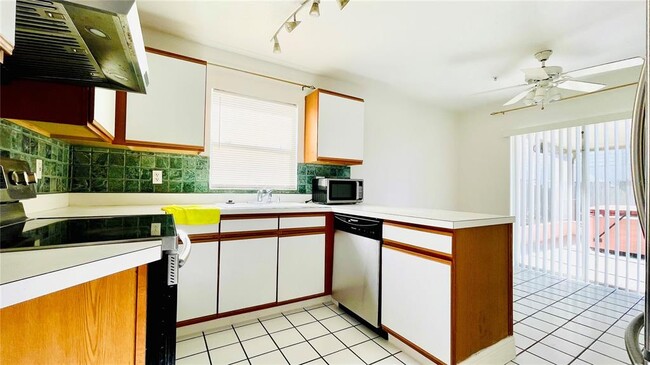 Building Photo - 3381 Hamlet Loop