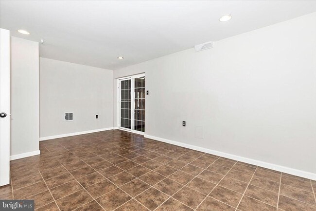 Building Photo - 5621 Queen Anne Ct