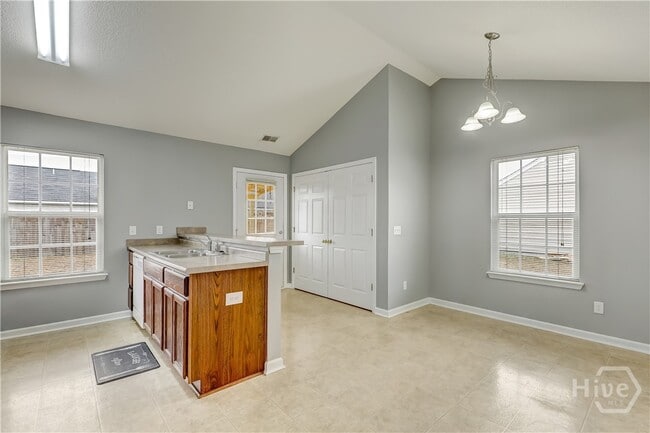 Building Photo - 133 Willow Dr