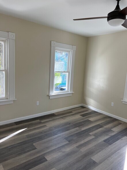 Primary Photo - 136 Bowles St