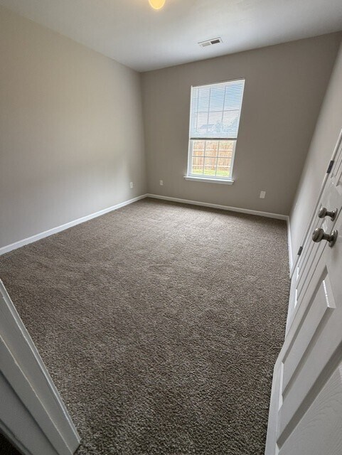 Building Photo - 305 Cool Embers Ln
