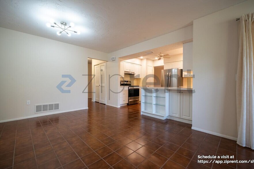 Building Photo - 468 Laurencin Dr