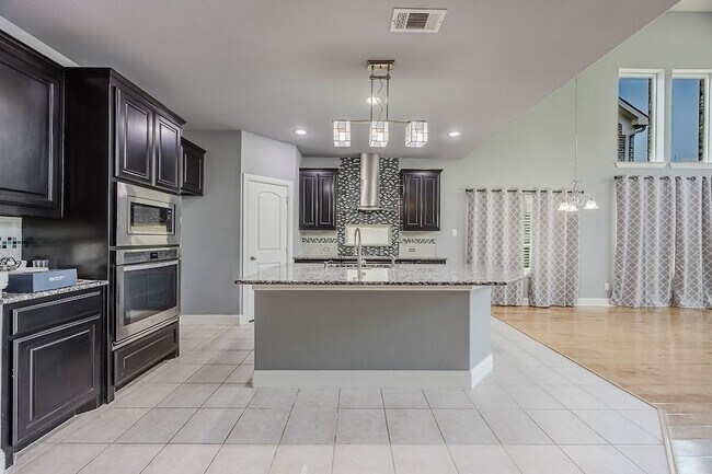 Building Photo - 15516 Mayflower Trail