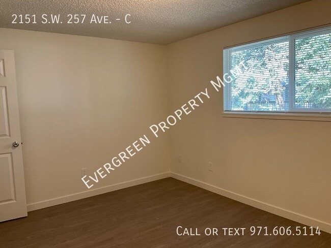 Building Photo - Freshly Renovated 2 BD x 1 BTH | Amazing D...