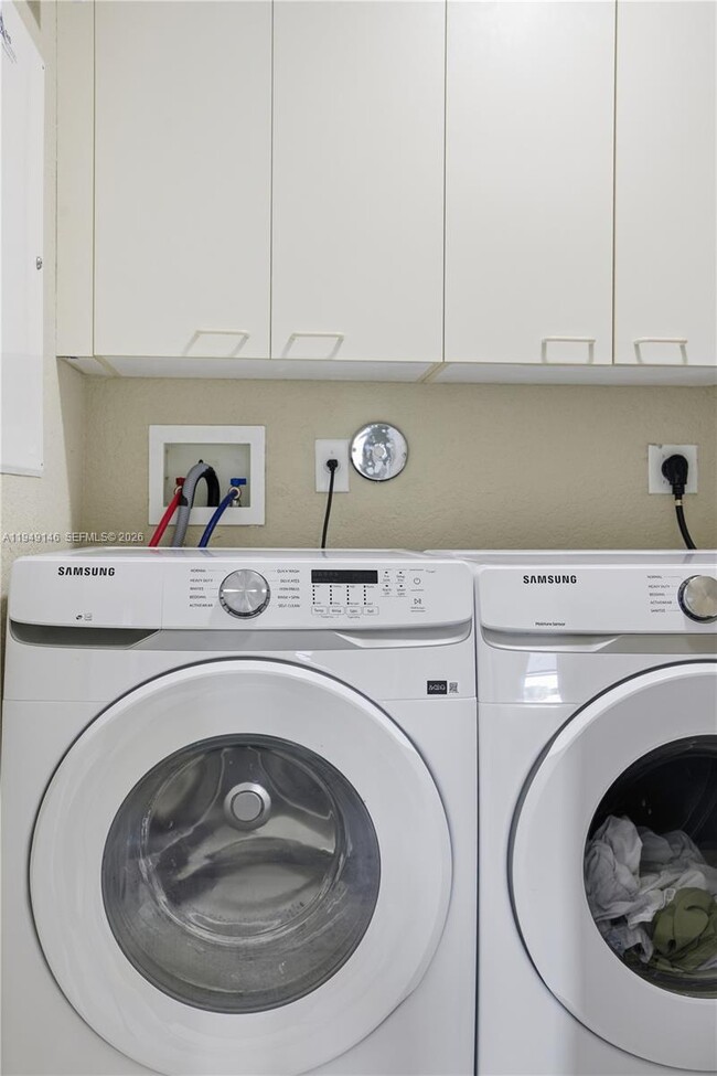 Building Photo - 16290 SW 47th Manor