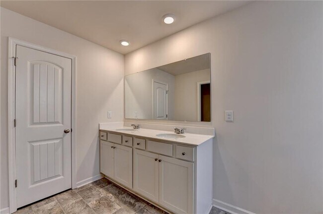 Building Photo - 31 Valleywood Ct