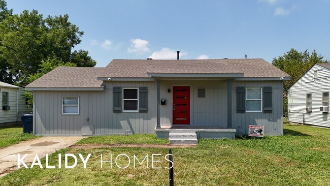Building Photo - 1371 South Dr