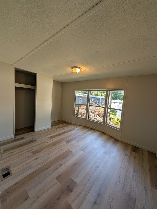 Building Photo - 412 McElhaney Rd