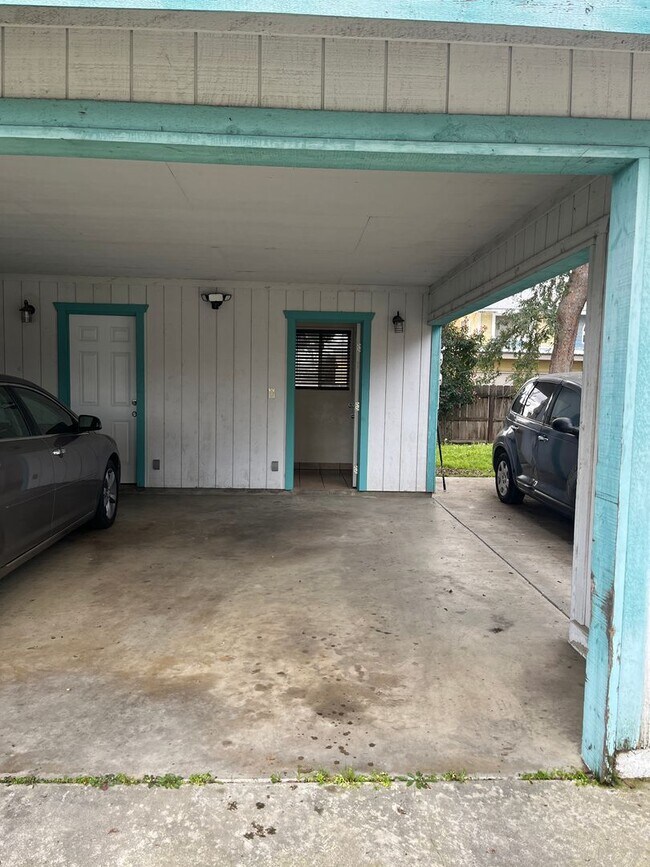 Building Photo - 4384