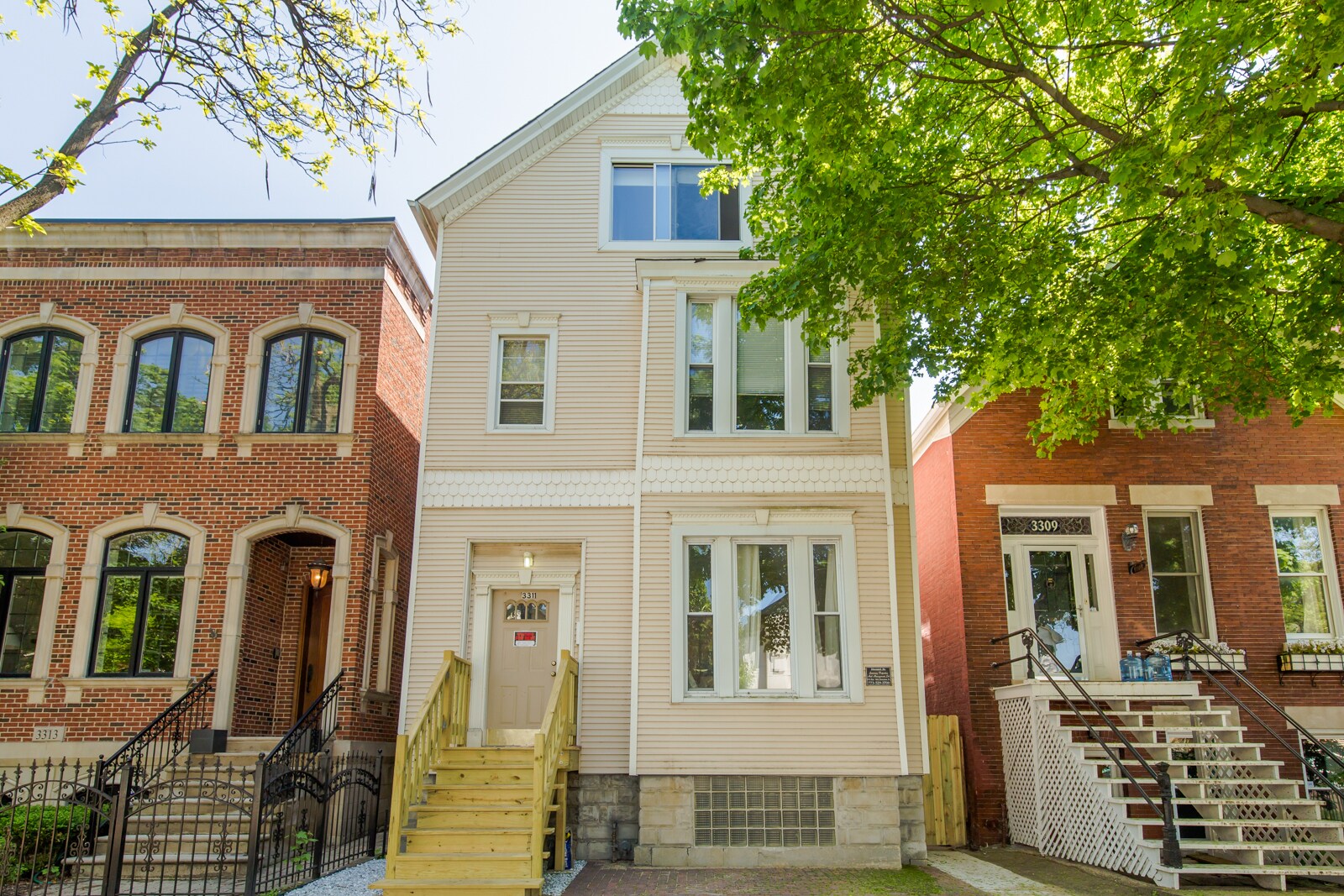 Building Photo - 3311 N Hoyne Ave