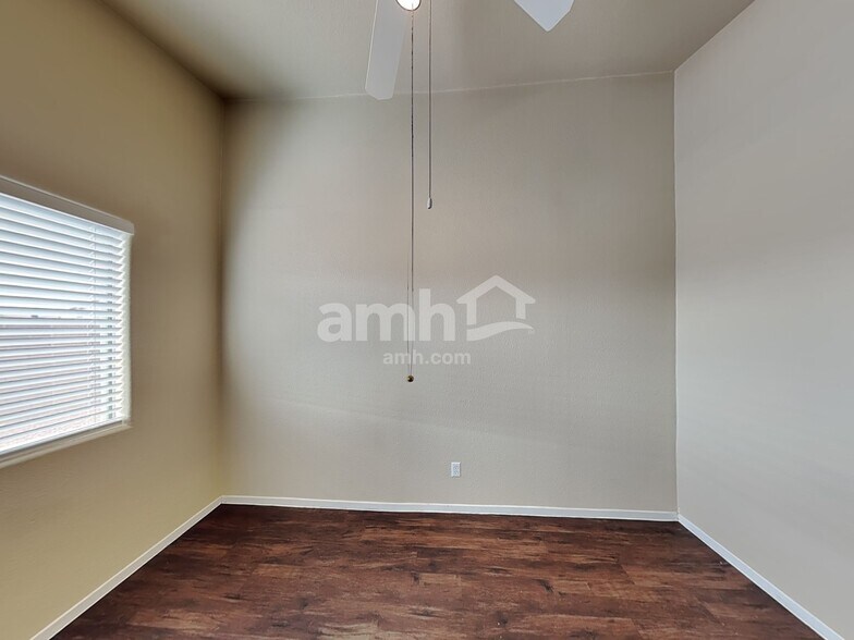 Building Photo - 710 Breezy Ridge Dr