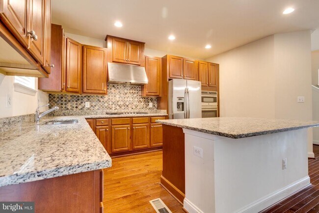 Building Photo - 2655 Glenriver Way