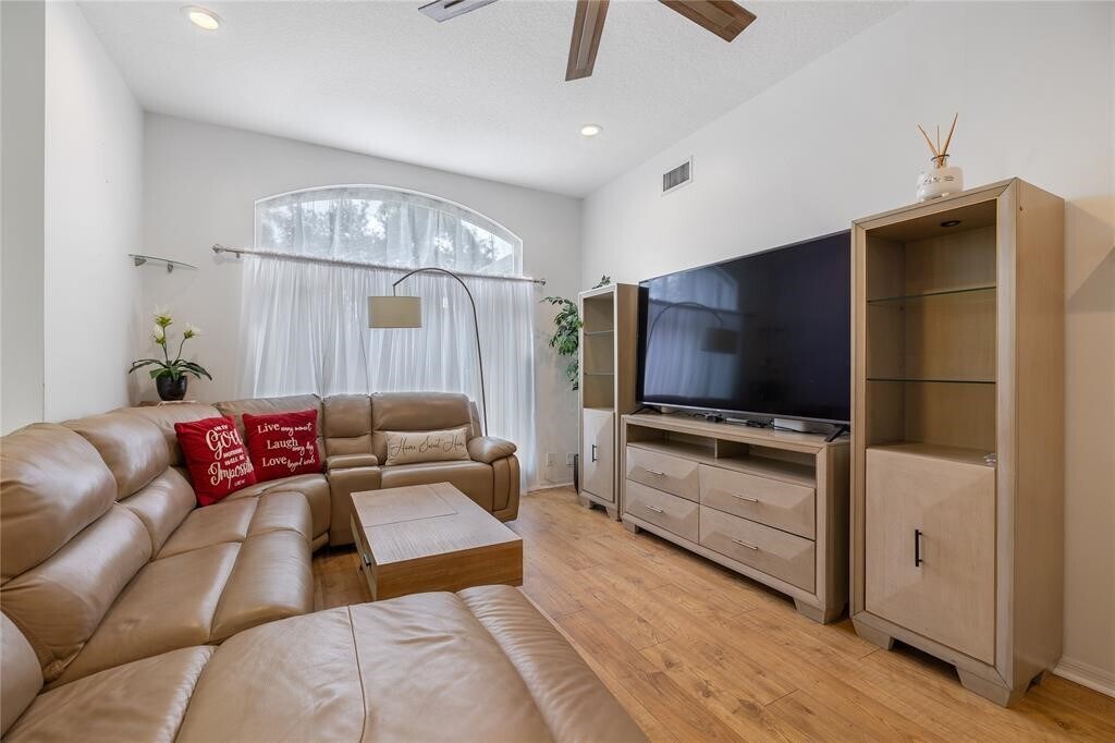 Building Photo - 5460 NW 38th Ter