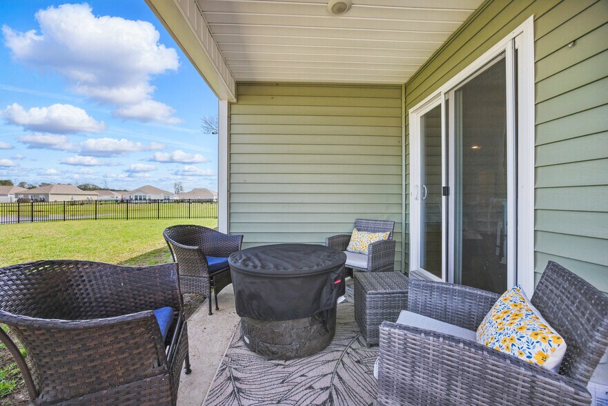 Building Photo - 580 Talisman Trl