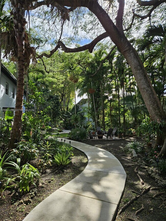 Building Photo - 5660 SW 78th St