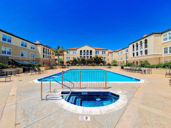 Building Photo - Beautiful 2bd Condo In Gated Community With Pool, Gym, and In-unit Laundry!