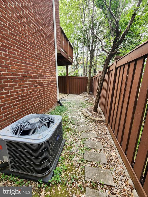 Building Photo - 4020 Heatherstone Ct