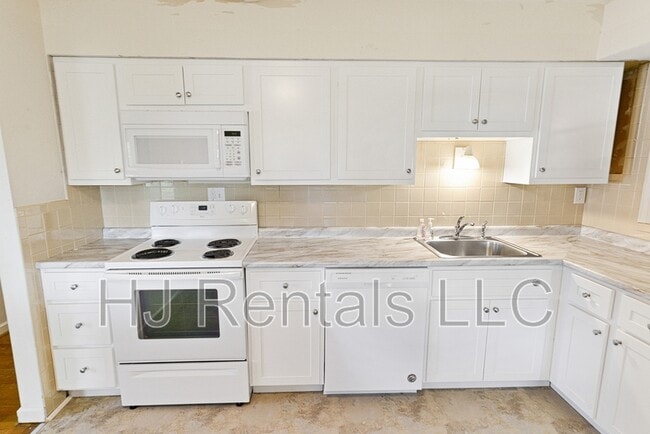 Building Photo - 160 St Benedict Ln