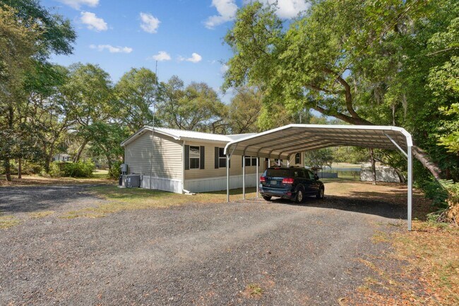 Building Photo - 6830 Deer Springs Rd