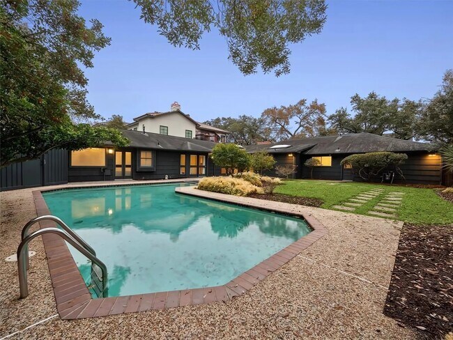 Building Photo - 4040 Overbrook Ln