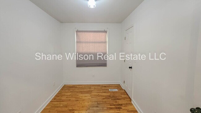 Building Photo - 1202 Greenwood Rd