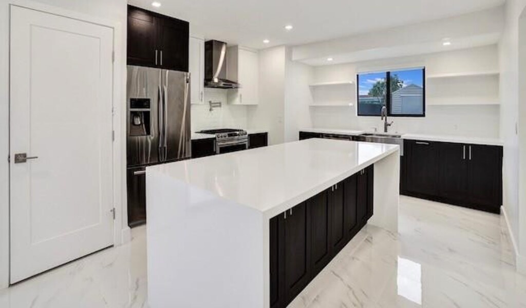 Building Photo - 7881 Hope St