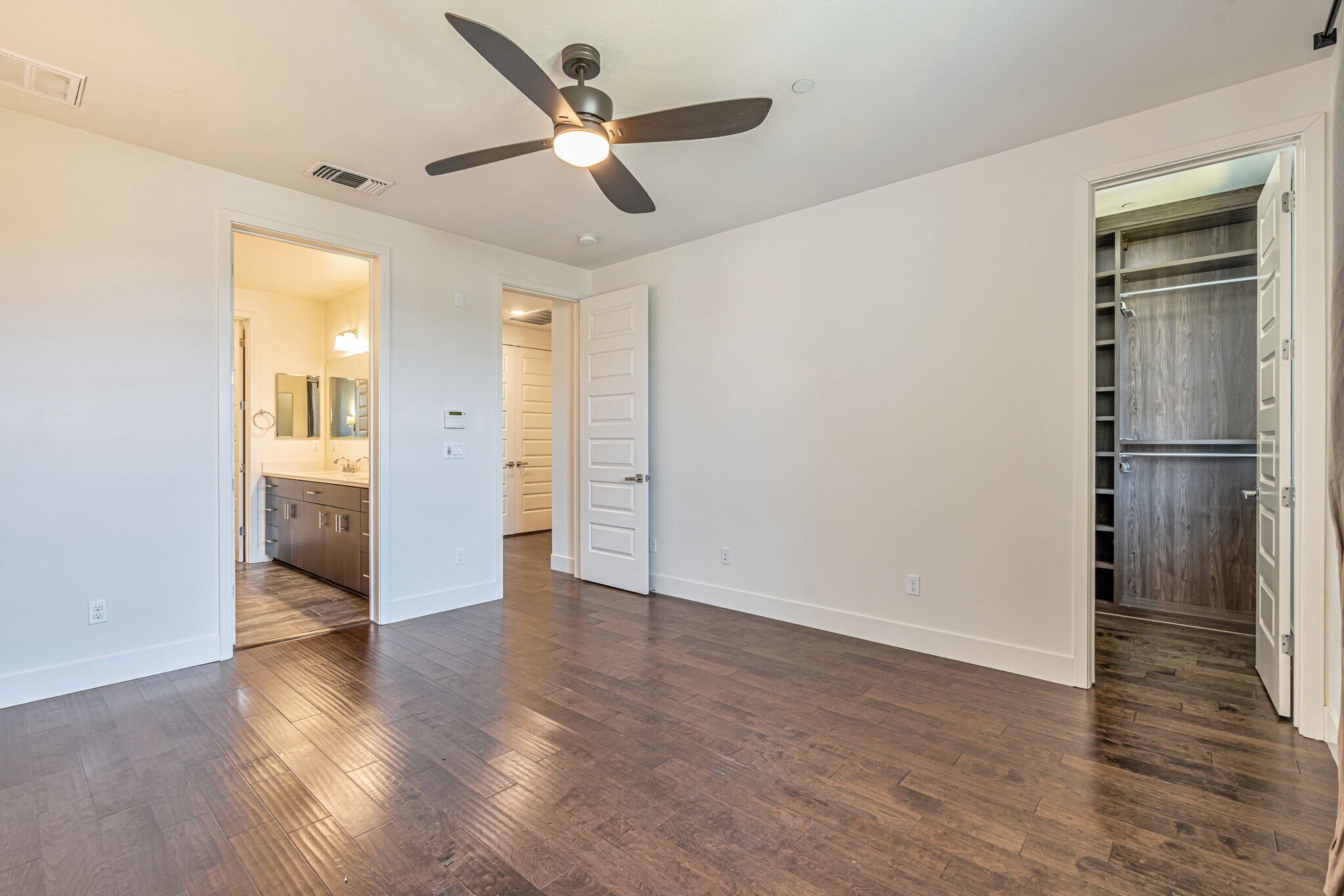 Building Photo - 457 Diller St