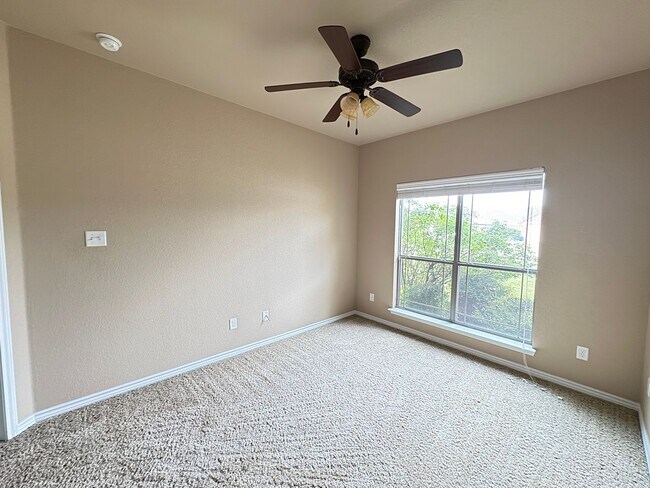 Building Photo - 708 Cody James Dr