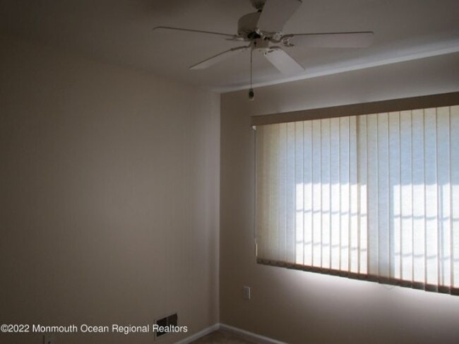 Building Photo - 15 N Sailors Quay Dr