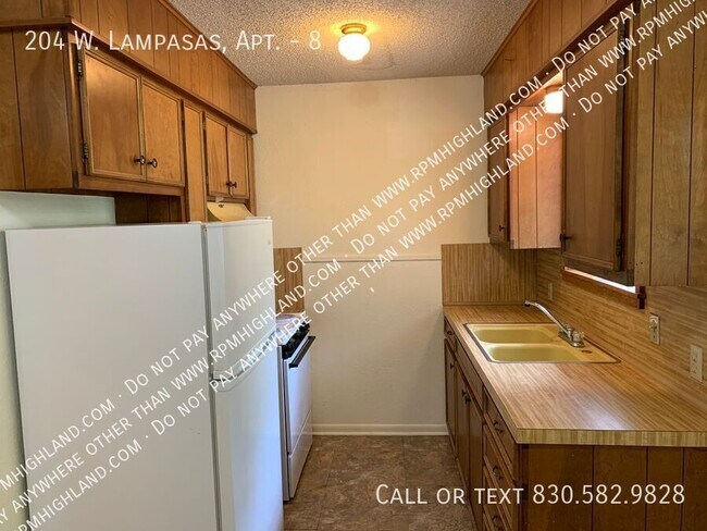 Building Photo - 204 W. Lampasas, Apt.-8