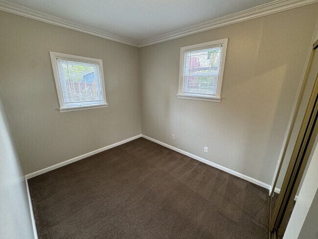 Building Photo - 2-Bedroom Home, Errol Heights, Gardners Welcome!