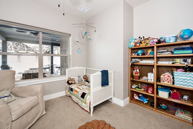 Building Photo - 3 Bedroom 2 Bathroom Ranch Style Home in I...